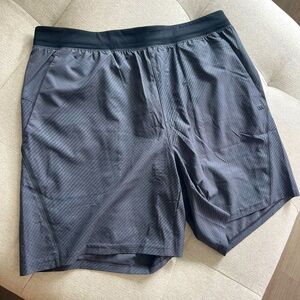 VRST Men's 7” Inch Lined Woven Run Shorts Graphic Charcoal Strings Size L 👌